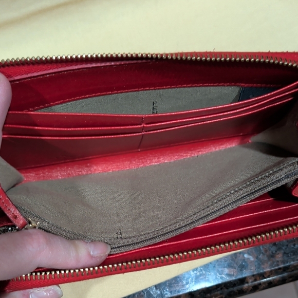 Fendi Vibrant Vintage Red Textured Wallet - Picture 9 of 16